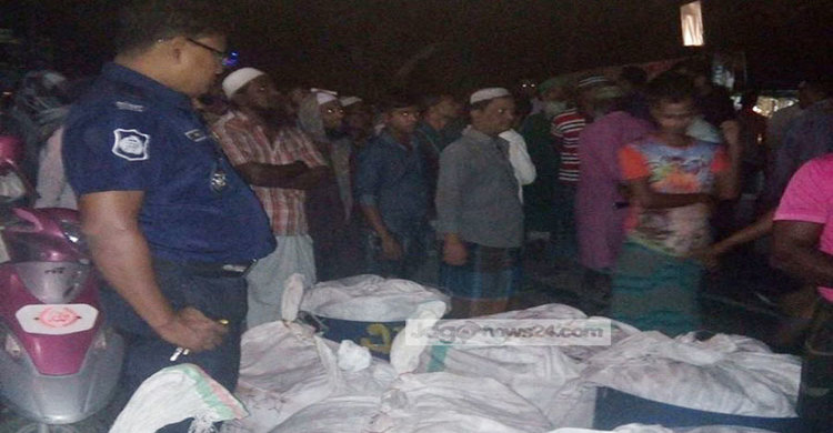 জব্দ ইলিশ গোপনে বিক্রি করছে পুলিশ!