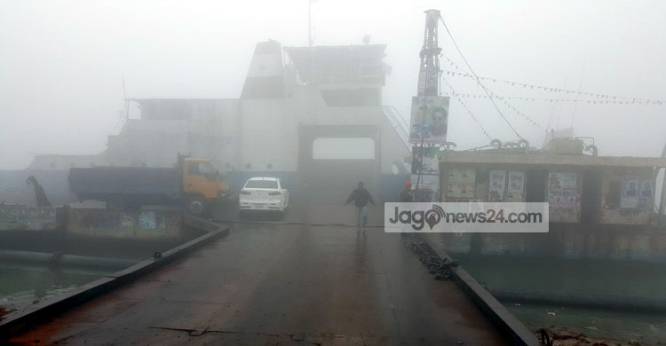 শিমুলিয়া-কাঁঠালবাড়ী ও দৌলতদিয়া-পাটু‌রিয়ায় ফেরি চলাচল বন্ধ