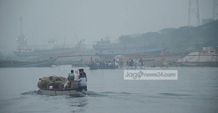 না.গঞ্জে লঞ্চের ধাক্কায় বাল্কহেড ডুবি