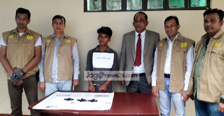 পেটের ভেতর ১৩০০ পিস ইয়াবা