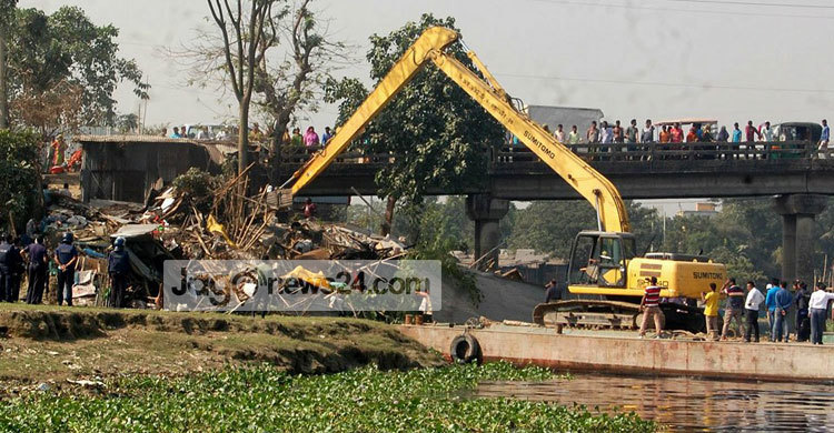 শীতলক্ষ্যায় অর্ধশত অবৈধ স্থাপনা উচ্ছেদ