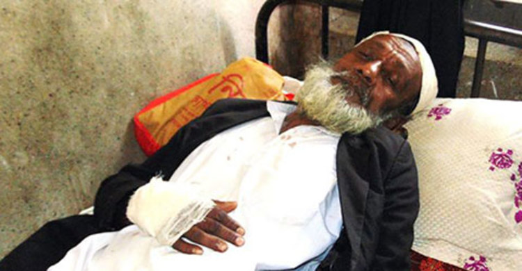 মুক্তিযোদ্ধাকে পিটিয়ে হাসপাতালে ভর্তি