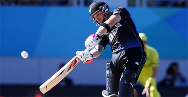 ২৯৮ রানের লক্ষ্যে ব্যাট করছে নিউজিল্যান্ড