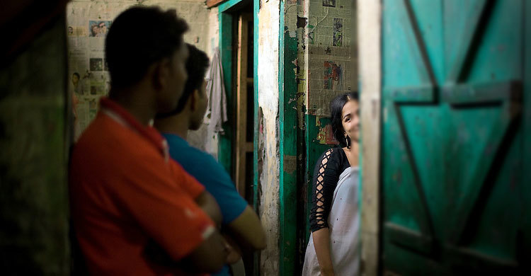 যৌনপল্লি বন্ধ করে পতিতাদের পুনর্বাসনে হাইকোর্টের রুল