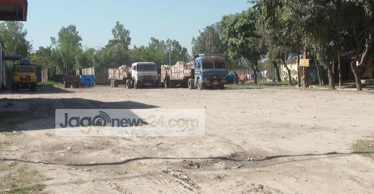 বাংলাবান্ধা স্থলবন্দরে অচলাবস্থা