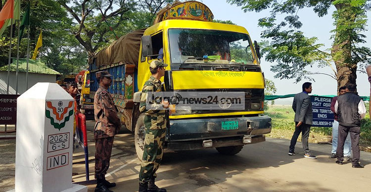 আখাউড়া বন্দর দিয়ে ত্রিপুরায় গেল ২৭ মেট্রিক টন তেল