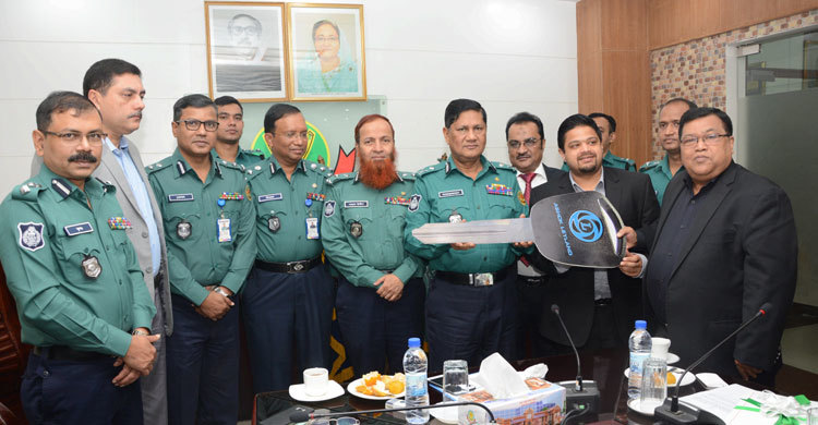পুলিশের কর্মস্পৃহা বৃদ্ধিতে ইফাদের গাড়ি উপহার