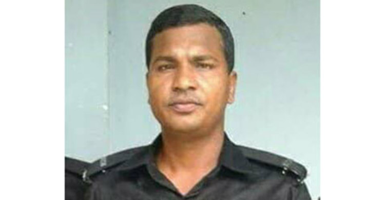 মাইক্রোবাসের ধাক্কায় র‌্যাব কর্মকর্তা নিহত