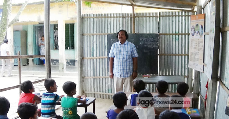 একদিকে দেয়াল তিনদিকে ফাঁকা