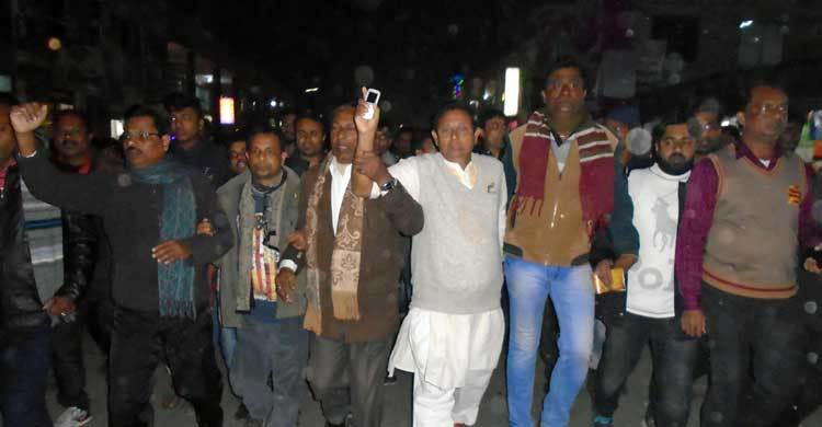 কেরামত আলী প্রতিমন্ত্রীর শপথ নেয়ায় এলাকায় মিষ্টি বিতরণ