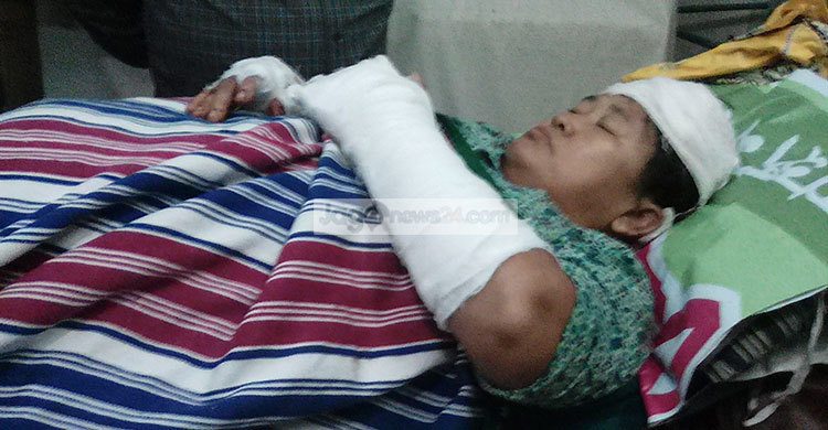 রাঙামাটিতে এবার মহিলা আ.লীগ নেত্রীকে কুপিয়ে জখম
