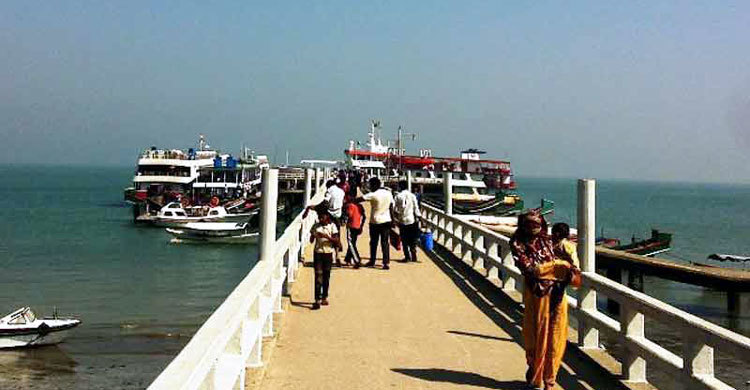 সেন্টমার্টিনে ৭ শতাধিক পর্যটক আটকা