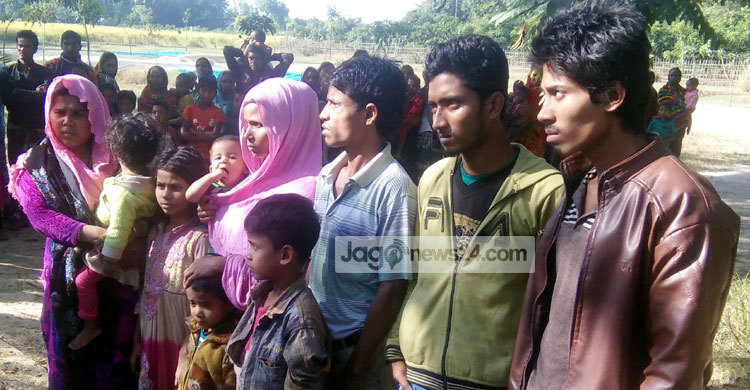 নওগাঁয় ১০ রােহিঙ্গা আটক