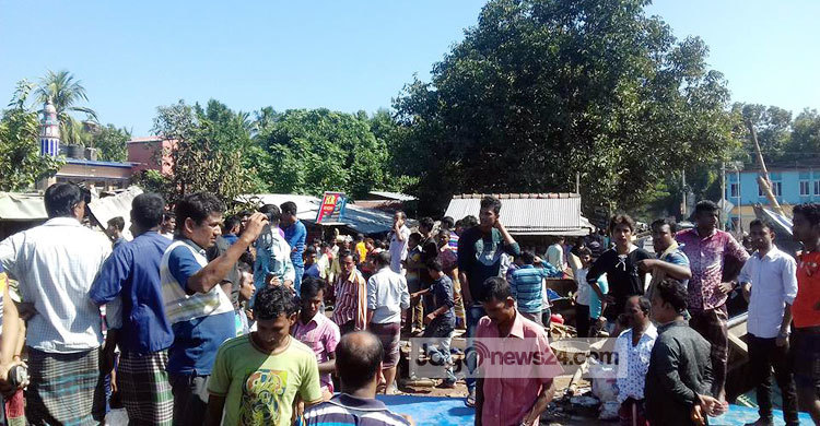 সাতক্ষীরায় আগুনে পুড়ে ৭ দোকান ছাই