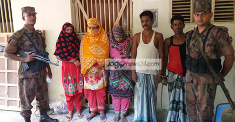 সাতক্ষীরা সীমান্তে নারী-পুরুষসহ গ্রেফতার ৫