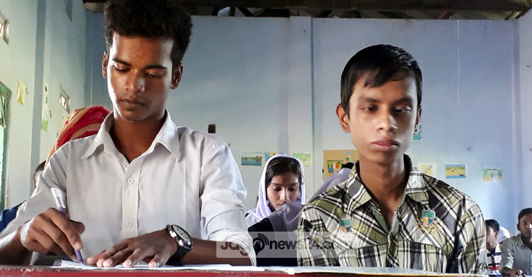 সোহাগের মেধার কাছে হার মেনেছে অন্ধত্ব