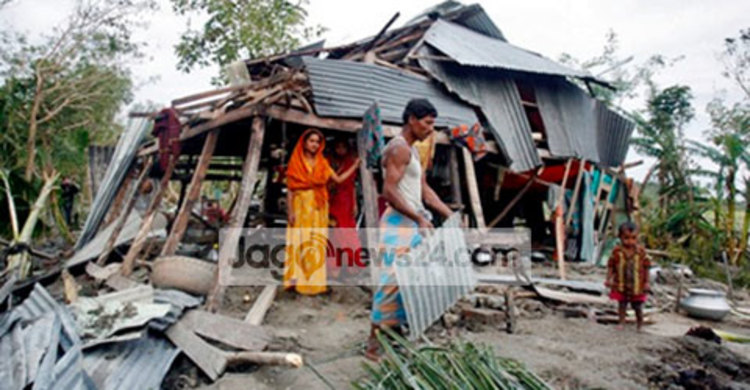 ‘কেউ নেয় না আমাদের খোঁজ’