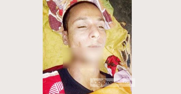 মাকে বাঁচানো যাবে না শুনে না ফেরার দেশে ছেলে