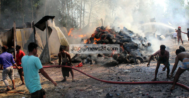 বিড়ির আগুনে তুলার গোডাউন পুড়ে ছাই