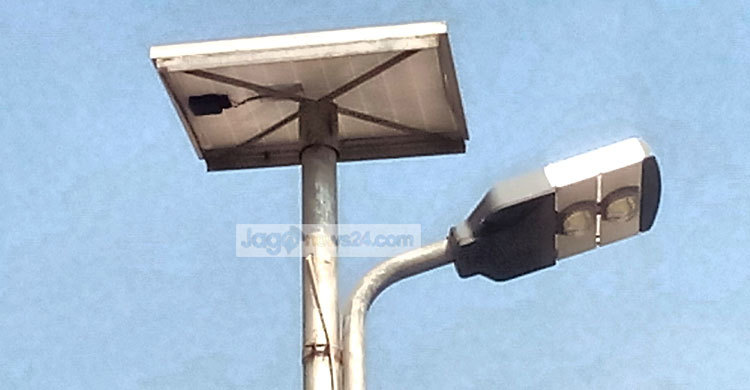 টাঙ্গাইলের রাস্তায় জ্বলে সৌরবাতি