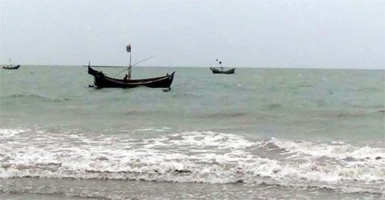 কেটে গেছে নিম্নচাপ, ফিরছে পর্যটকবাহী জাহাজ