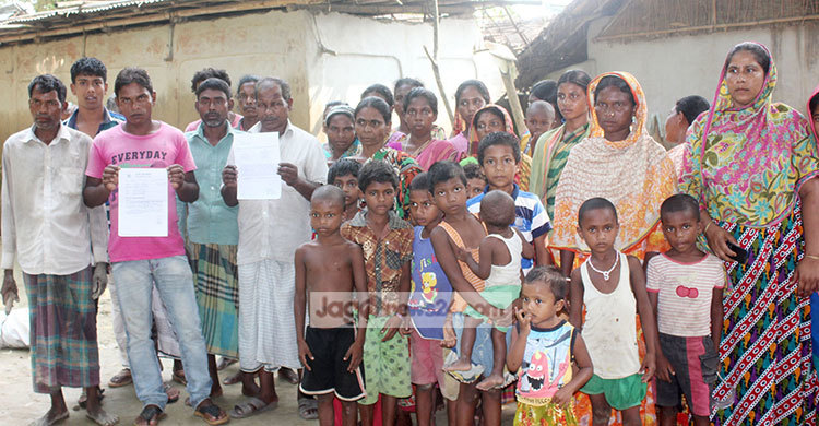 আদিবাসী ভূমিহীনদের নামে কৃষিঋণ তুলে আত্মসাৎ