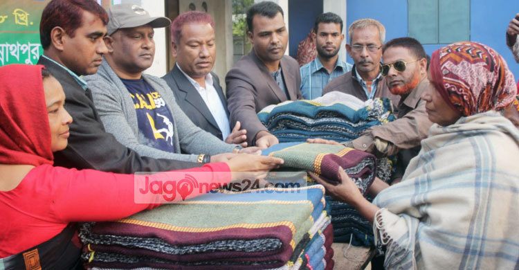 কম্বল পেয়ে মুখে হাসি