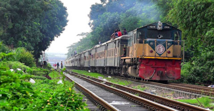 গাজীপুরে ট্রেনে কাটা পড়ে অজ্ঞাত যুবক নিহত