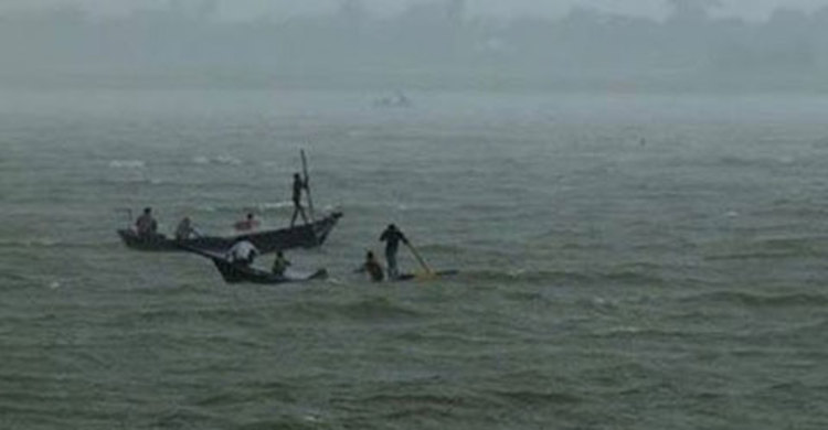 ভোলায় লঞ্চের ধাক্কায় ট্রলারডুবি, দুই জেলে নিখোঁজ