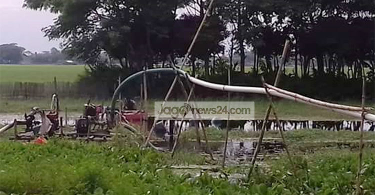 কচুয়ায় ফসলি জমি থেকে বালু-মাটি উত্তোলন