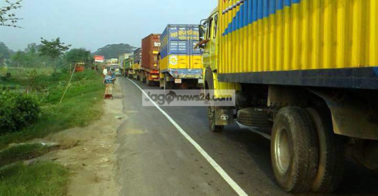 ঢাকা-চট্টগ্রাম মহাসড়কে ১৪ কিলোমিটার যানজট