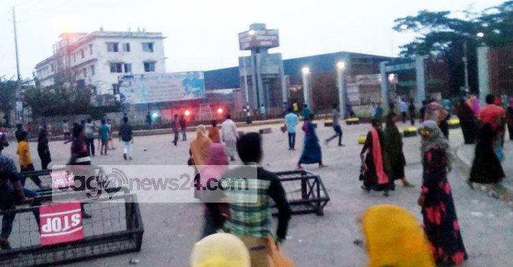 কুমিল্লায় শ্রমিকদের সঙ্গে পুলিশের সংঘর্ষ