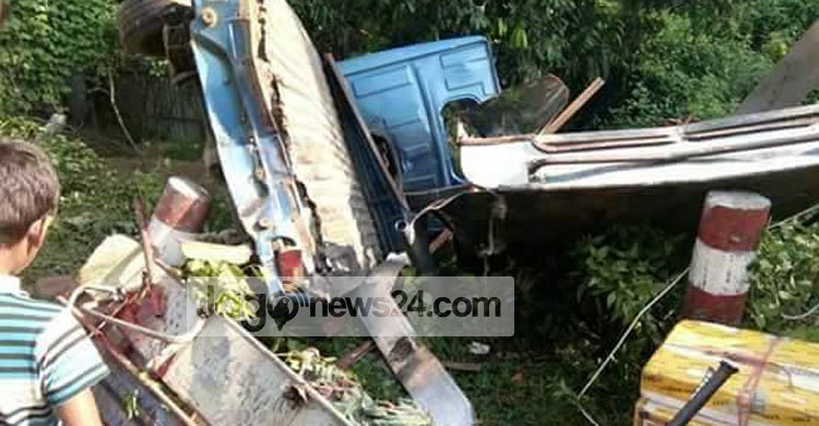 টেকনাফ সড়কে ট্রাক-পিকআপ সংঘর্ষে নিহত ২