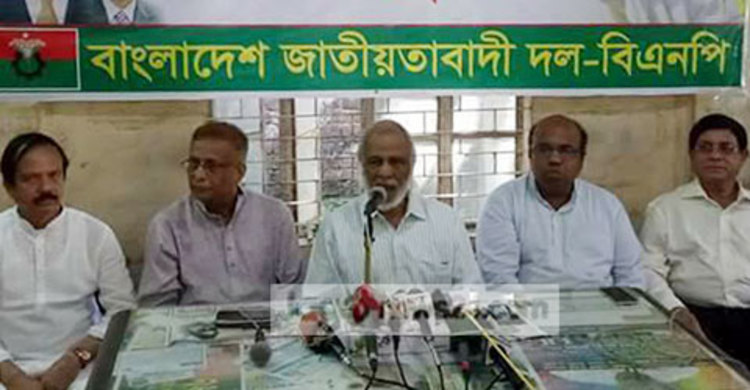 সরকার ত্রাণ দেয়ার নামে রোহিঙ্গাদের সঙ্গে তামাশা করছে : মঈন খান