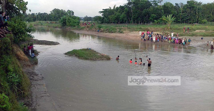 ফুলেশ্বরী নদীতে মাছ ধরতে গিয়ে যুবক নিখোঁজ