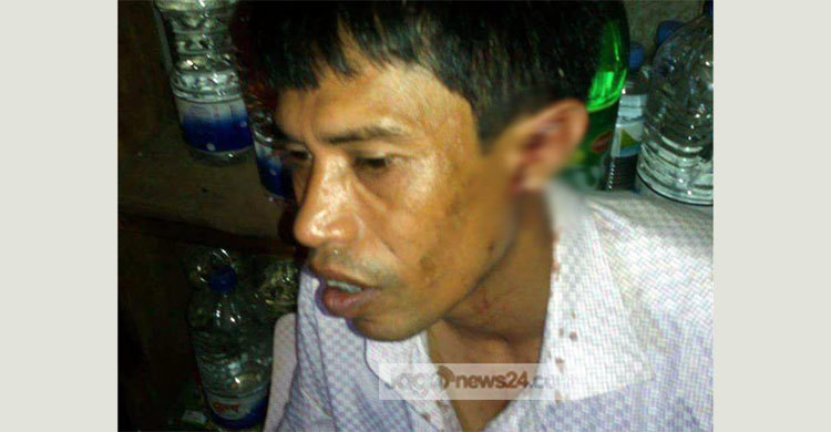 কক্সবাজারে শ্রেণিকক্ষে ঢুকে শিক্ষককে মারধর