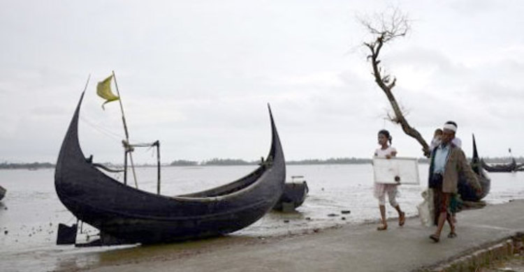 ভেসে অাসা আরও ৩ রোহিঙ্গার মরদেহ দাফন