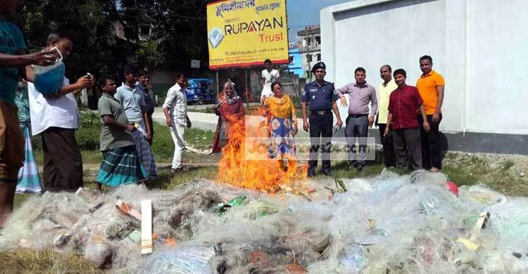 মেঘনায় ১০০ কেজি জাটকাসহ দুই জেলে আটক