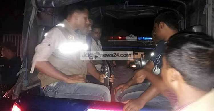 সাঁওতালদের মামলায় আসামি ধরতে গিয়ে ৪ পুলিশ আহত