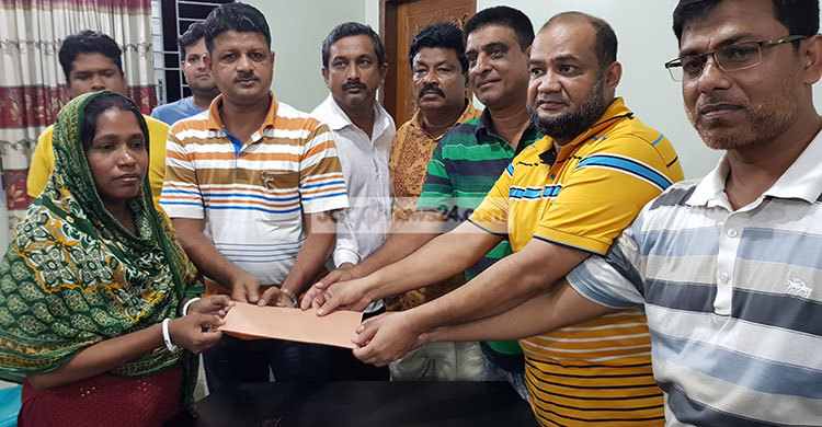 এই না হলেন জনপ্রতিনিধি