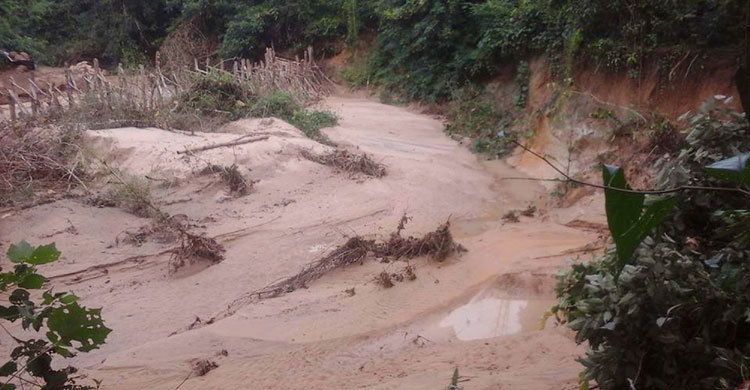 সাতছড়ি জাতীয় উদ্যানে পাহাড়ধস