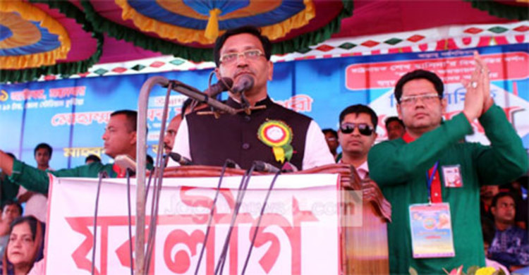 খালেদার গাড়িতে কে হামলা করেছে তা সরকার জানে : হানিফ