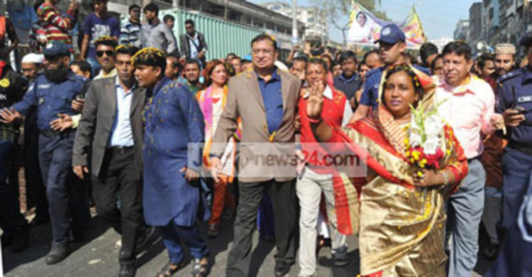 হেঁটে নগর ভবনে গেলেন আইভী