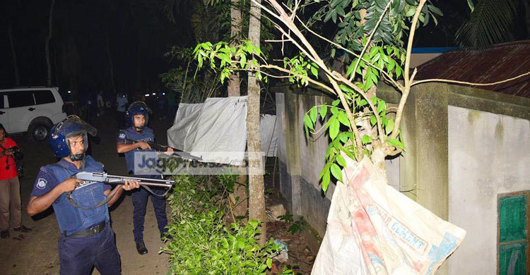 যশোরে জঙ্গি আস্তানা সন্দেহে বাড়ি ঘিরে রেখেছে পুলিশ