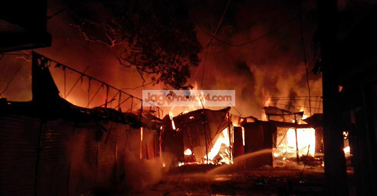 লক্ষ্মীপুরে ১০ দোকান পুড়ে ২ কোটি টাকার ক্ষতি