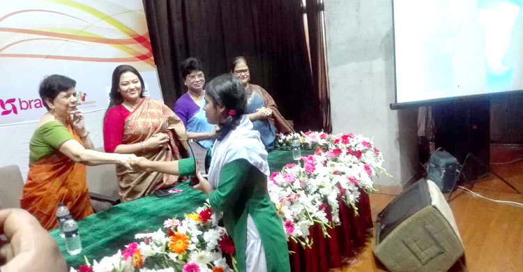 বাবা সম্পত্তি দিয়ে যাননি তবে আমাকে সম্পদ বানিয়েছেন : মমতাজ