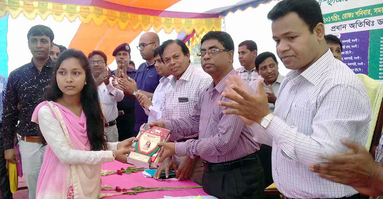 বদলগাছীতে কৃতী ছাত্র-ছাত্রীদের সংবর্ধনা