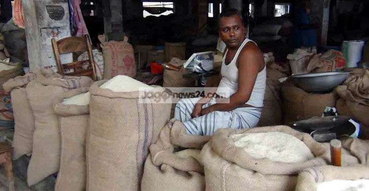 নওগাঁয় কমতে শুরু করেছে চালের দাম