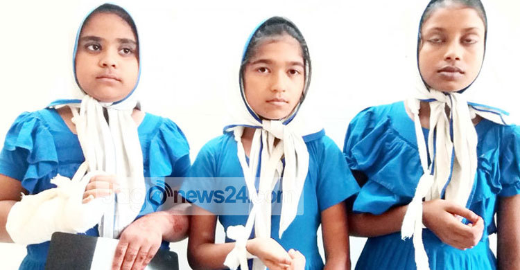 ঝালমুড়ি খেতে যাওয়ায় মেরে হাত ফাটালেন শিক্ষিকা