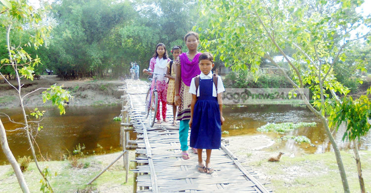 ১০ গ্রামের ভরসা একটি বাঁশের সাঁকো